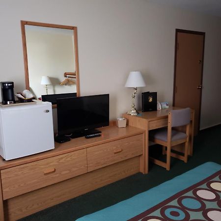 Super 8 By Wyndham Moose Jaw Sk Otel Dış mekan fotoğraf