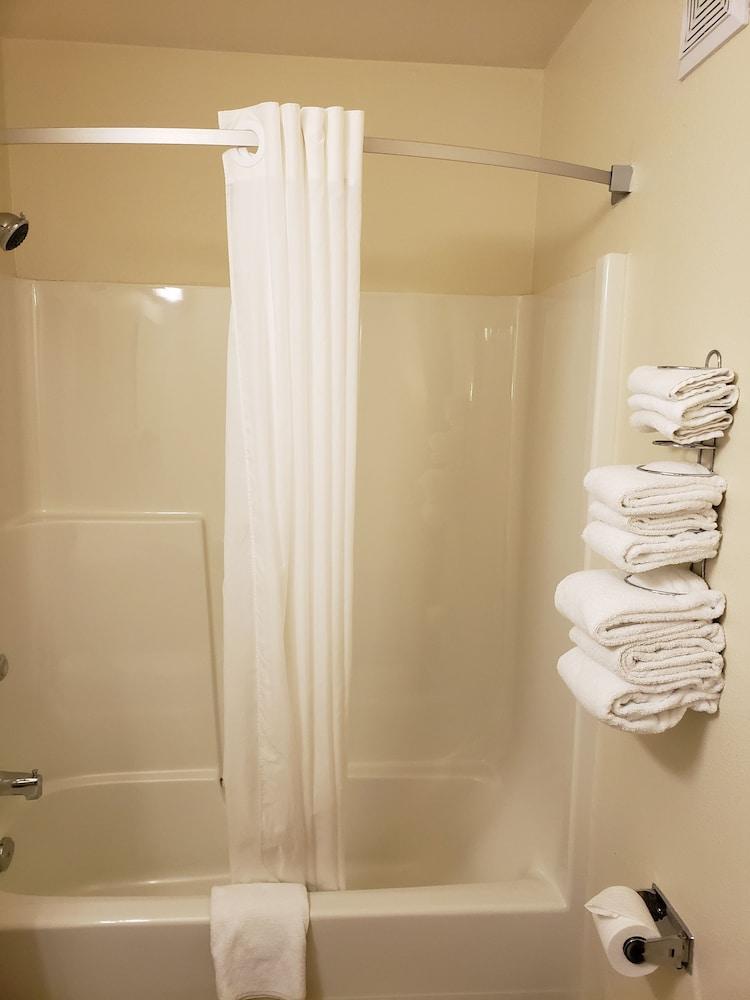 Super 8 By Wyndham Moose Jaw Sk Otel Dış mekan fotoğraf