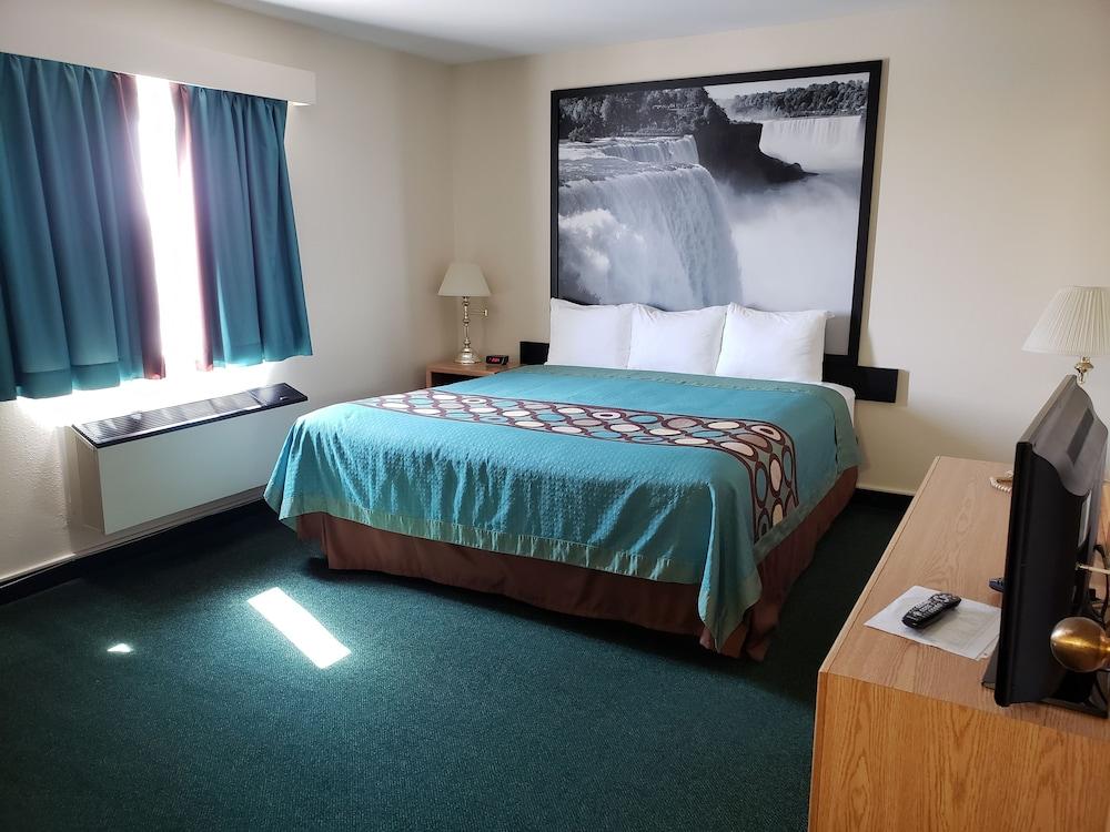 Super 8 By Wyndham Moose Jaw Sk Otel Dış mekan fotoğraf