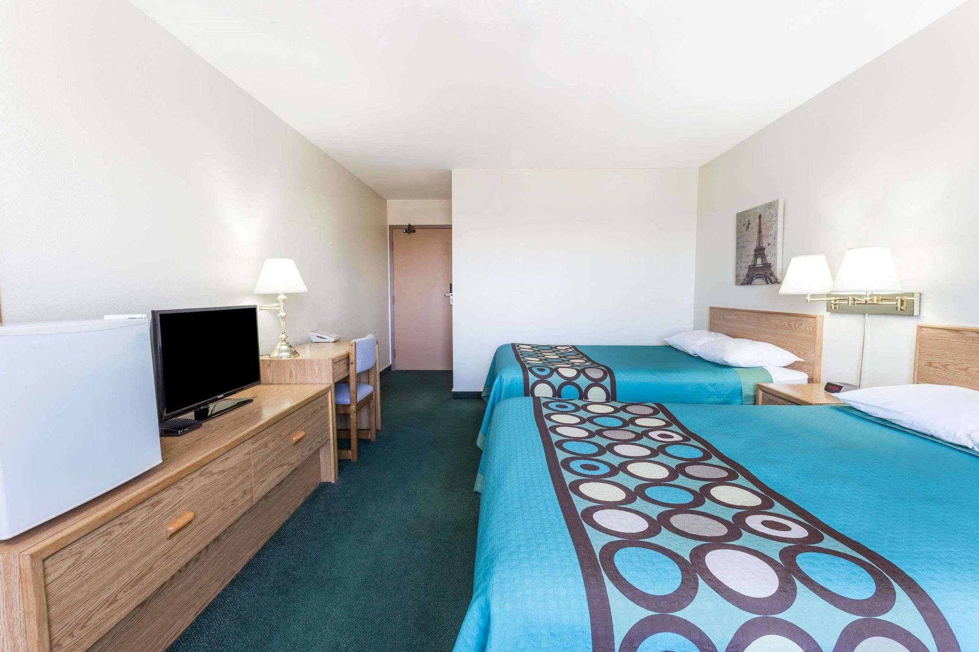 Super 8 By Wyndham Moose Jaw Sk Otel Dış mekan fotoğraf