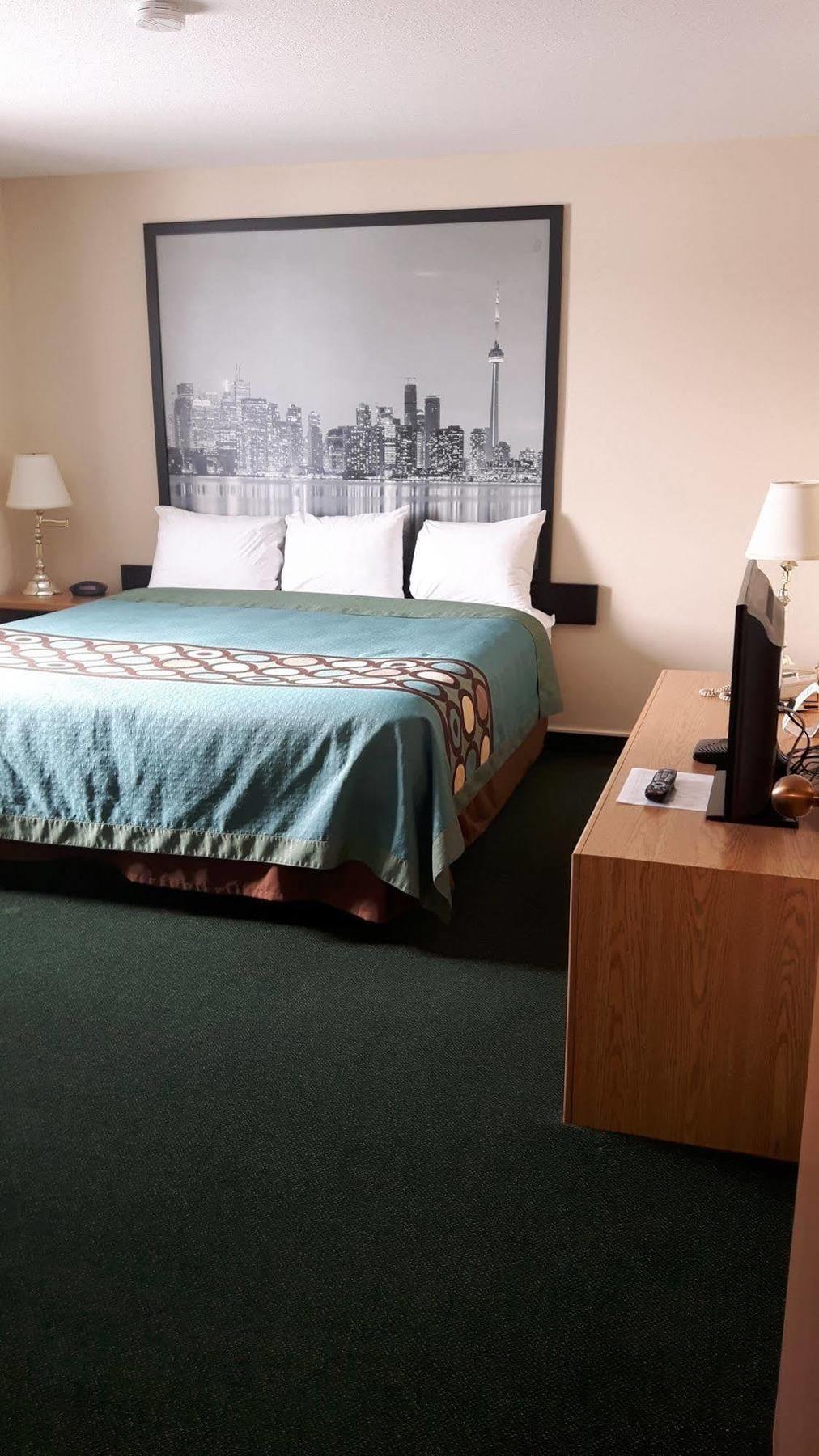 Super 8 By Wyndham Moose Jaw Sk Otel Dış mekan fotoğraf