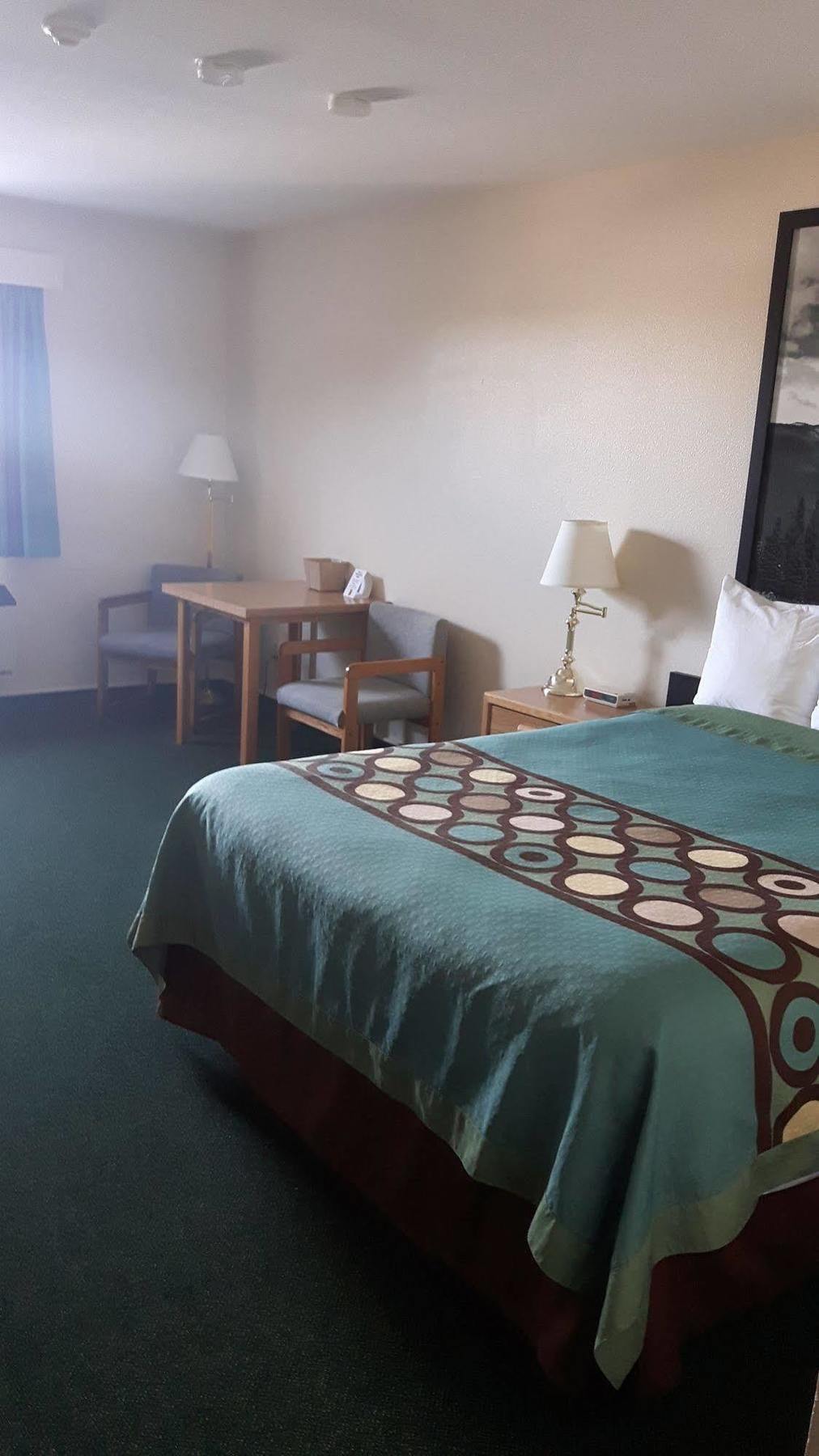 Super 8 By Wyndham Moose Jaw Sk Otel Dış mekan fotoğraf